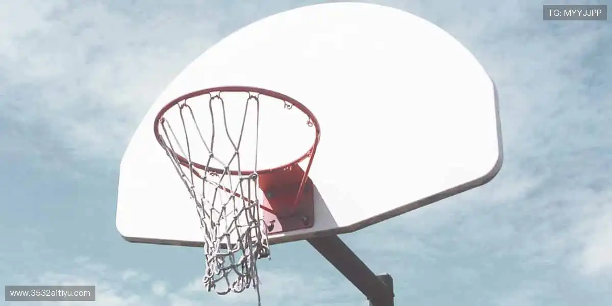 实时直击，弹幕狂欢！💻🎉 体育直播，就要和千万人一起尖叫！